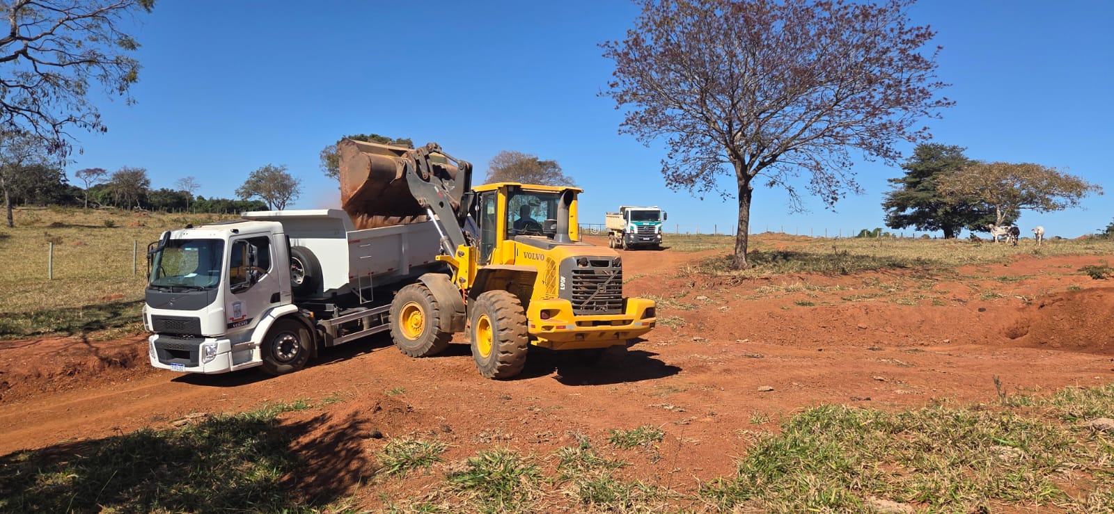 PREFEITURA LEVA APOIO AO PRODUTOR RURAL