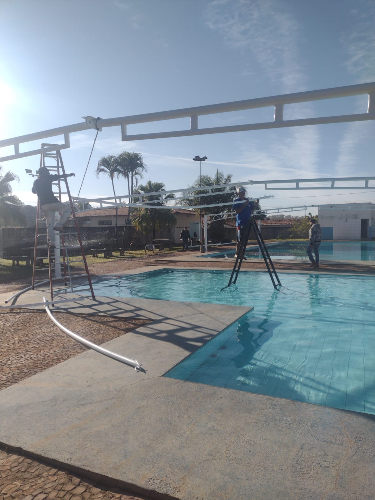 Prefeitura constrói cobertura nas piscinas do Clube Palmeiras